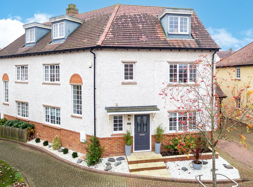 5 bed semidetached house for sale in Ascot Drive, Letchworth Garden