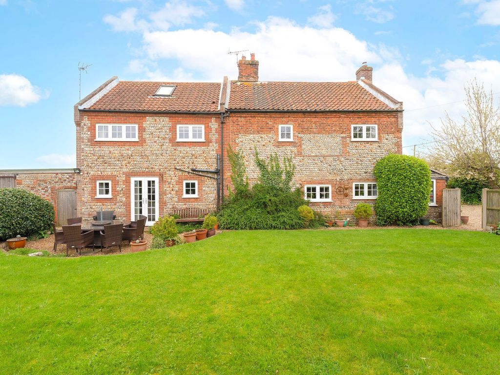 4 bed detached house for sale in Old Lane, Walcott, Norwich NR12, £