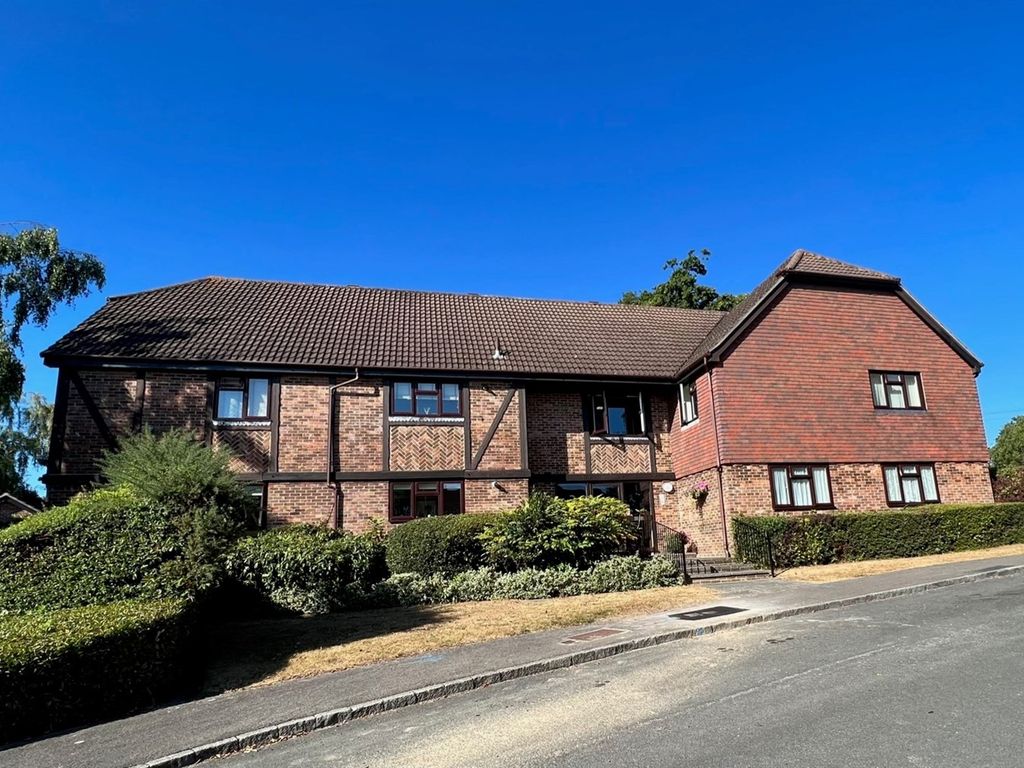 2 bed flat to rent in West Chiltington, Pulborough, West Sussex RH20