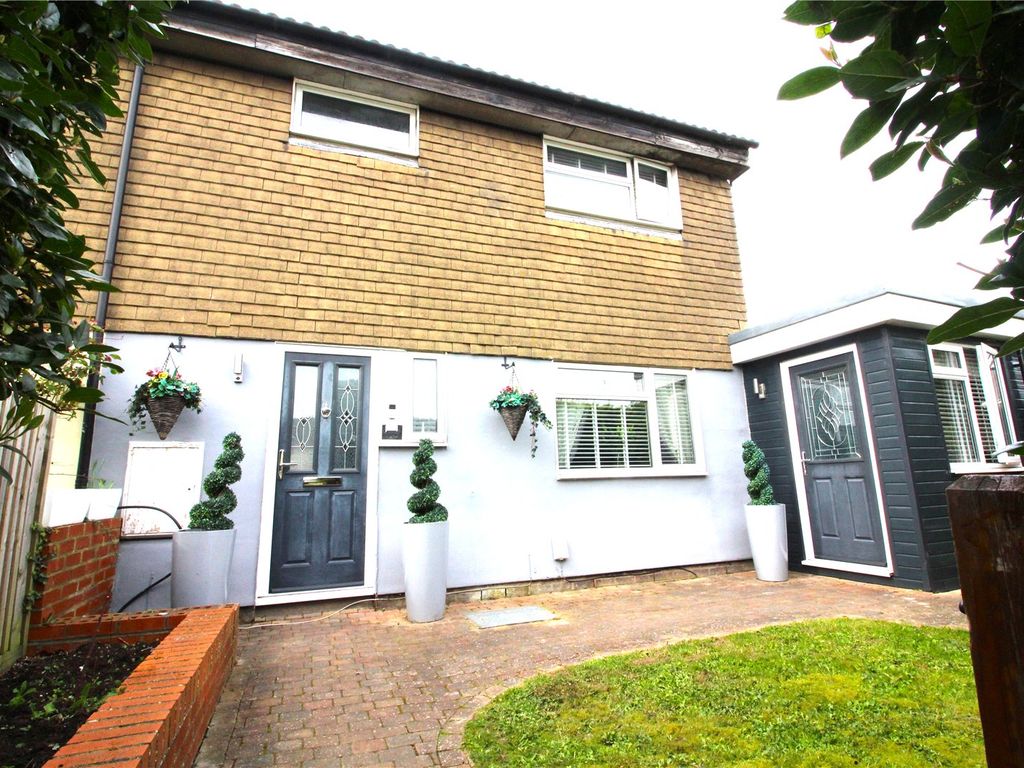3 bed end terrace house for sale in Heathfield Close, Chatham, Kent ME5