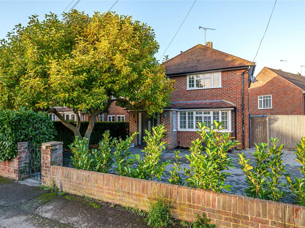 4 bed semidetached house for sale in Manor Road North, Thames Ditton