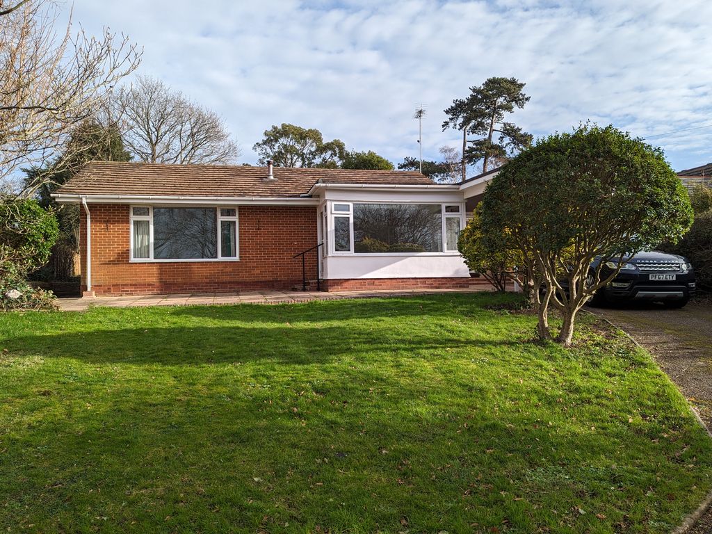 2 bed detached bungalow to rent in Tresillian Gardens, Topsham, Exeter
