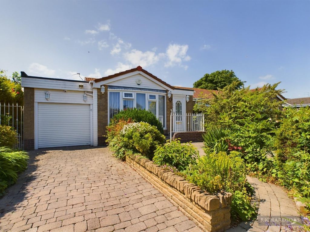 2 bed semidetached bungalow for sale in Renfrew Close, North Shields