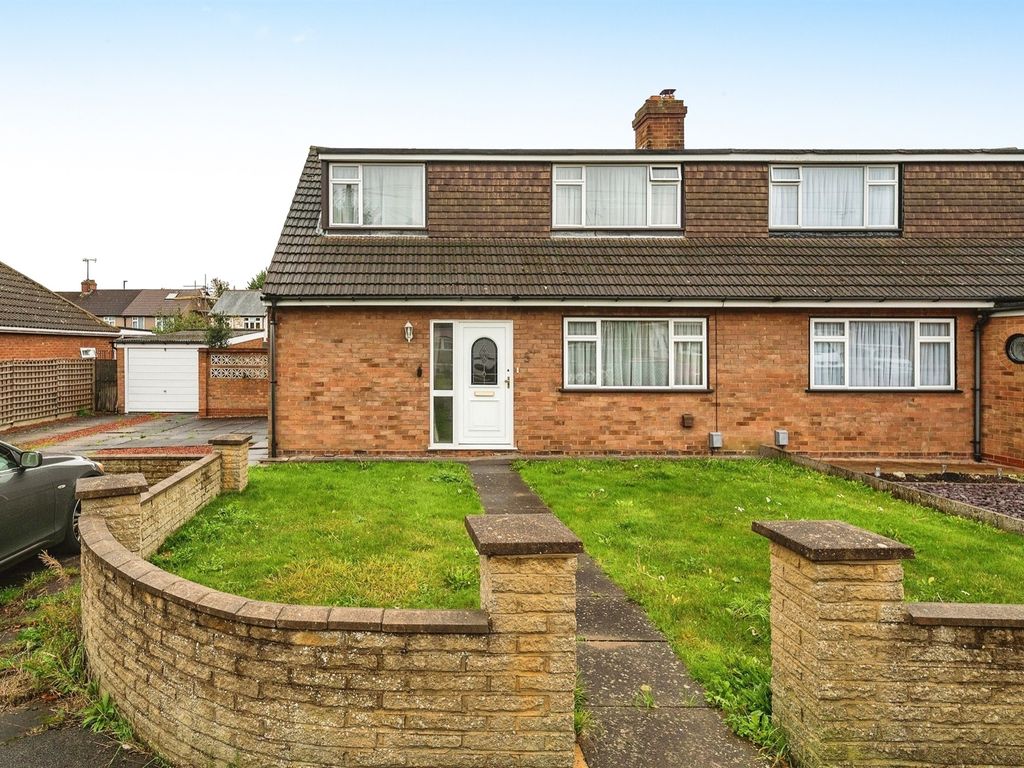 2 bed semidetached bungalow for sale in St. Josephs Close, Luton LU3