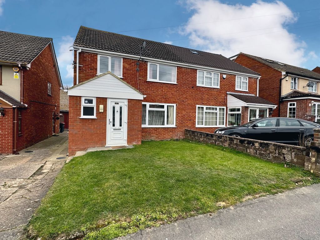 3 bed semidetached house for sale in Denchers Plat, Crawley RH11 Zoopla