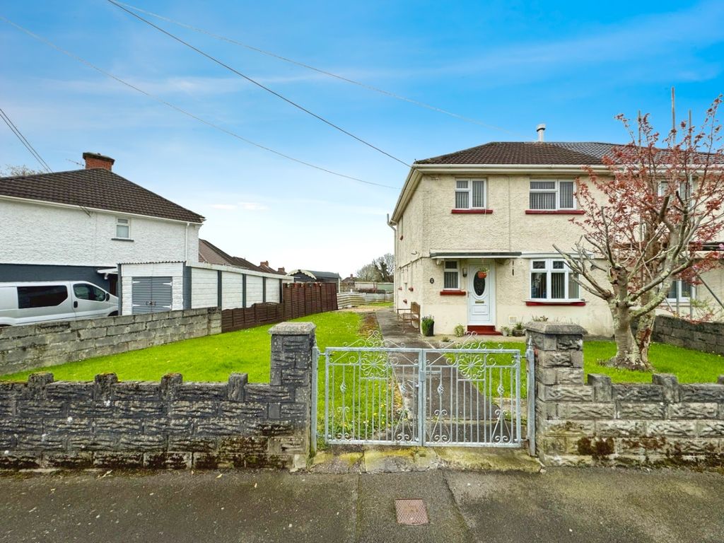 3 bed semidetached house for sale in Brynamlwg Road, Gorseinon