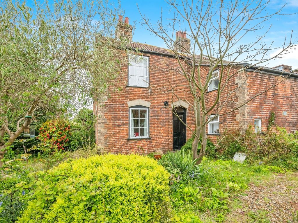 2 bed semidetached house for sale in North Road, Ormesby, Great