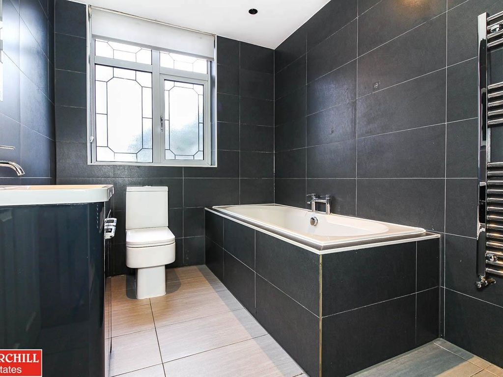 Kingfisher Avenue, London E11  