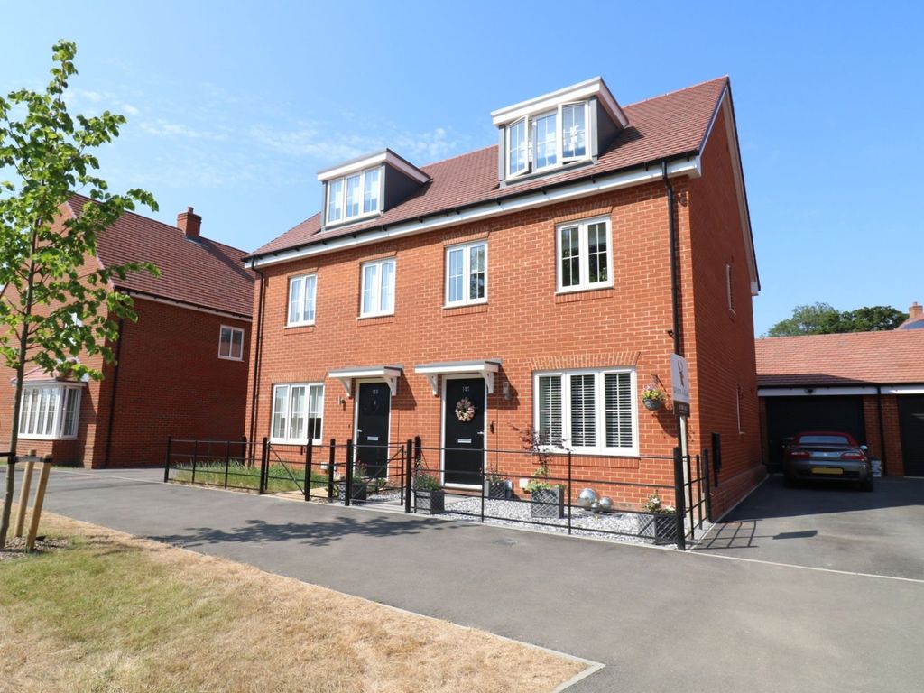 3 bed town house for sale in Kingsman Drive, Botley SO32 Zoopla