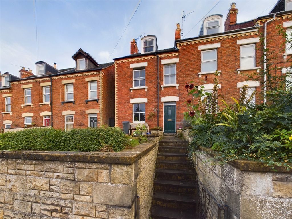 3 bed end terrace house for sale in Bath Road, Stroud, Gloucestershire