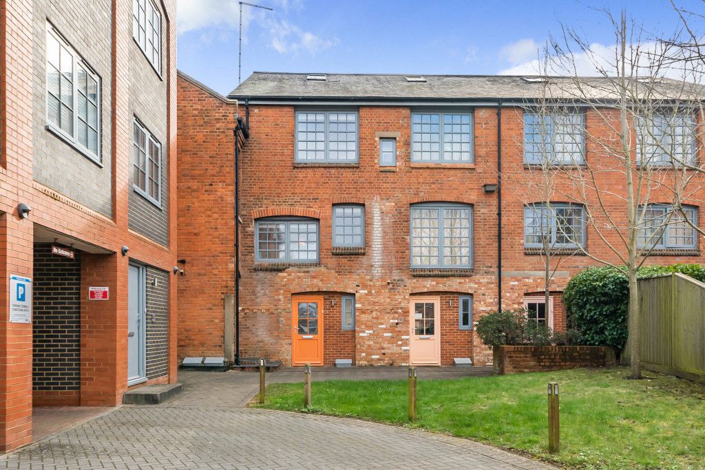 3 bed terraced house for sale in Southampton Street, Reading, Berkshire