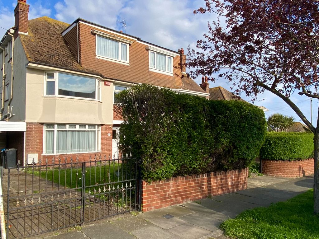 7 bed semidetached house for sale in Princes Gardens, Cliftonville