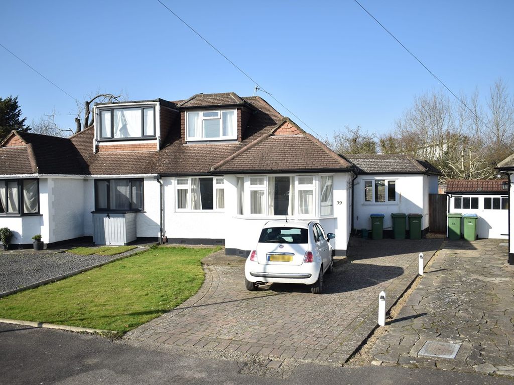 4 bed semidetached bungalow for sale in King Avenue, Walton On