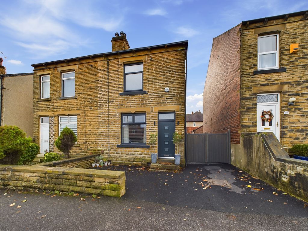 3 bed semidetached house for sale in Bradford Road, Birstall, Batley
