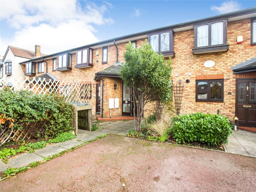 2 bed terraced house for sale in New Wanstead, London E11 Zoopla