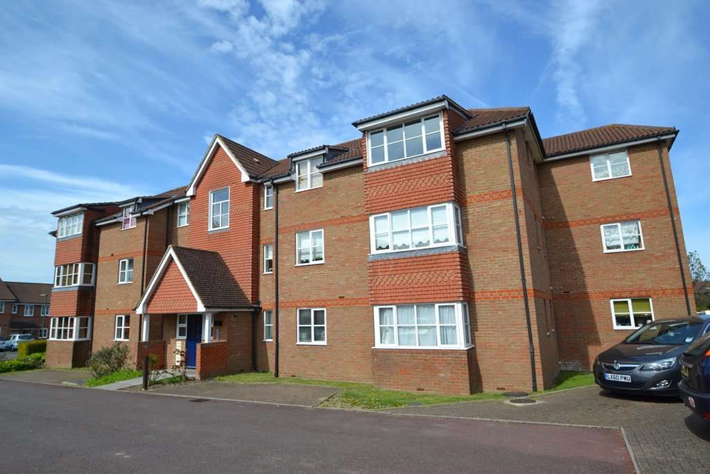 2 bed flat to rent in Farriers Road, Epsom KT17 Zoopla