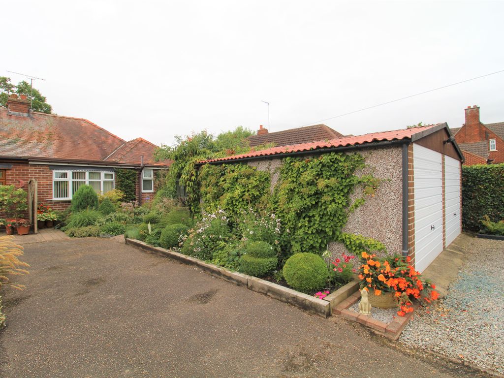 2 bed semidetached bungalow for sale in Blyth Road, Oldcotes, Worksop