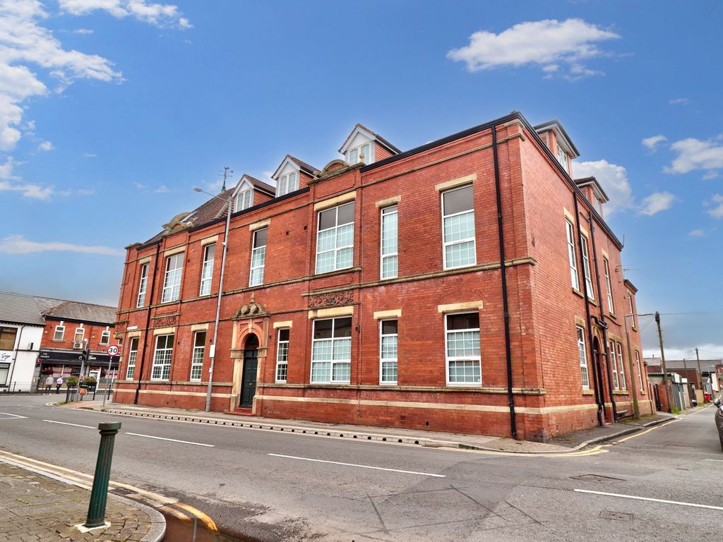 2 bed flat for sale in Chorley New Road, Horwich BL6, £85,000 Zoopla