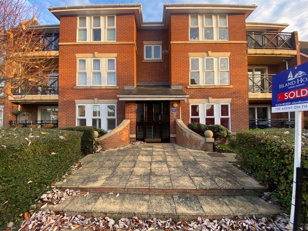 2 bed flat to rent in Goldcrest Drive, St. Marys Island, Chatham ME4