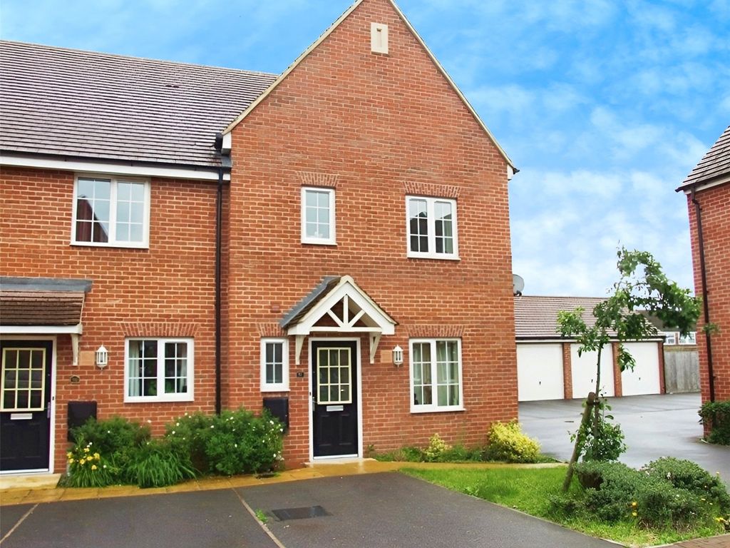 3 bed end terrace house to rent in School Drive, Woodley, Reading