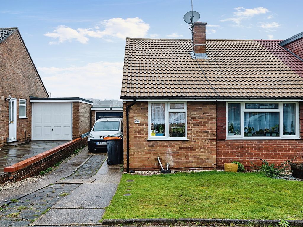 2 bed detached bungalow for sale in Derwent Drive, Dunstable LU6 Zoopla