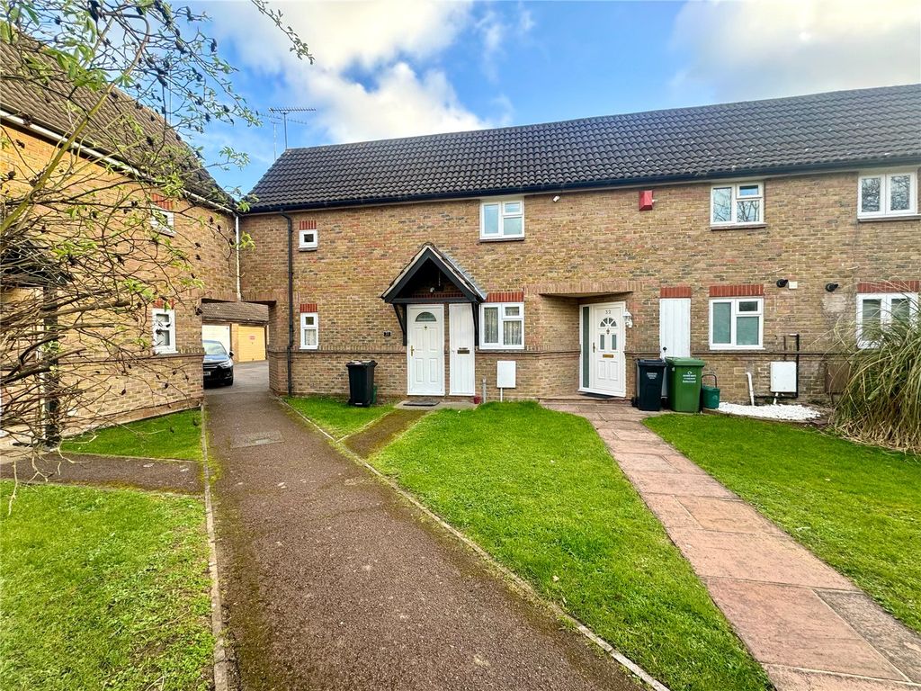 2 bed end terrace house for sale in Littlebury Court, Basildon SS13, £