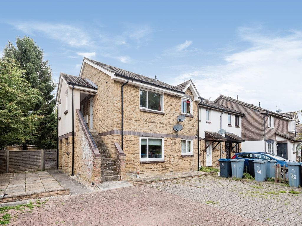 Studio for sale in Strathmore Close, Carterton OX18, £100,000 Zoopla