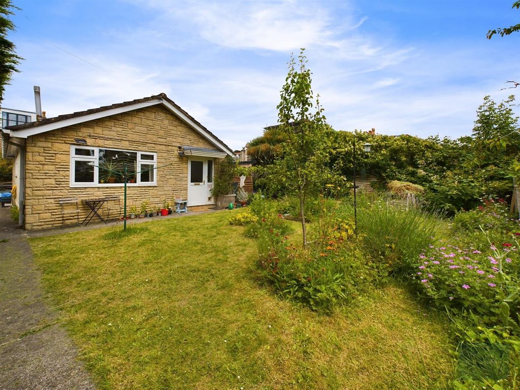 3 bed detached bungalow to rent in Sommerville Road South, St Andrews