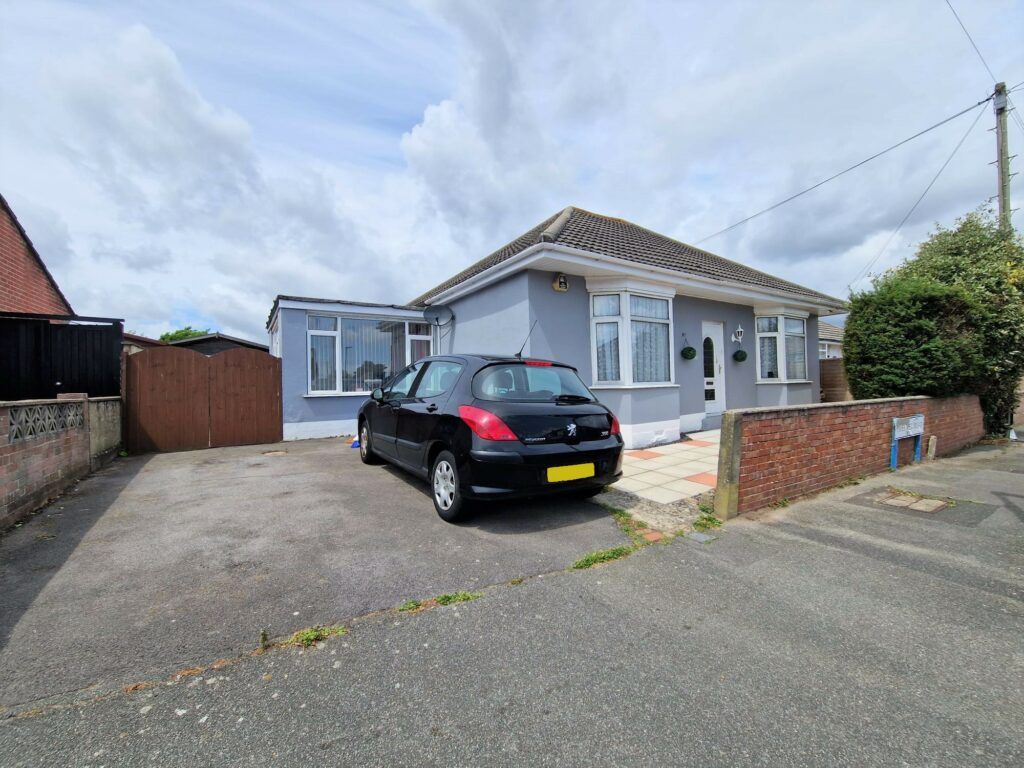 3 bed bungalow for sale in Priestley Road, Bournemouth BH10 Zoopla