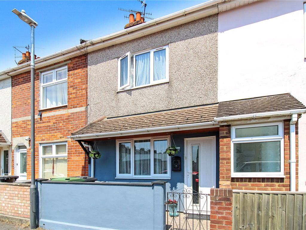 3 bed terraced house for sale in Edinburgh Street, Gorse Hill, Swindon