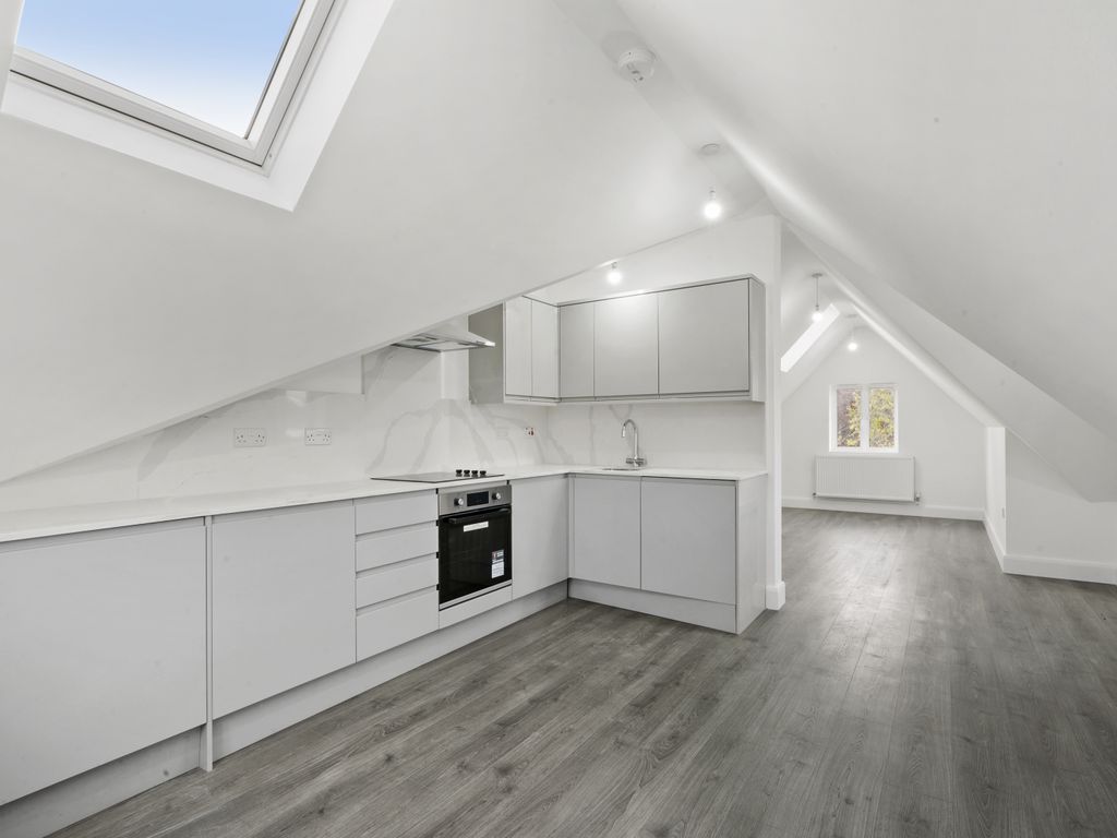 2 bed flat to rent in St. Albans Road, Garston, Watford WD25, £1,600