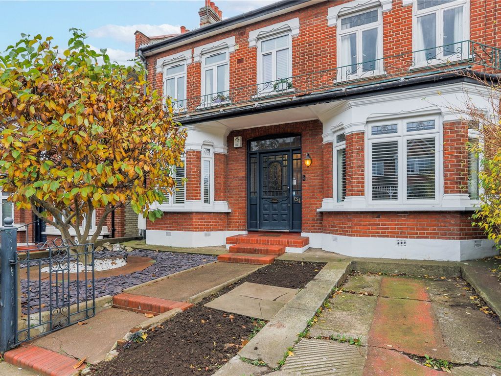3 bed flat for sale in Brownlow Road, London N11, £650,000 Zoopla