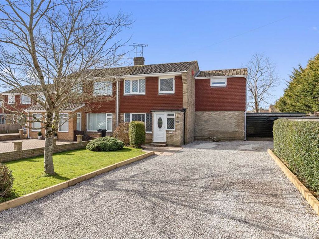 4 bed semidetached house for sale in Rylands Road, Kennington, Ashford