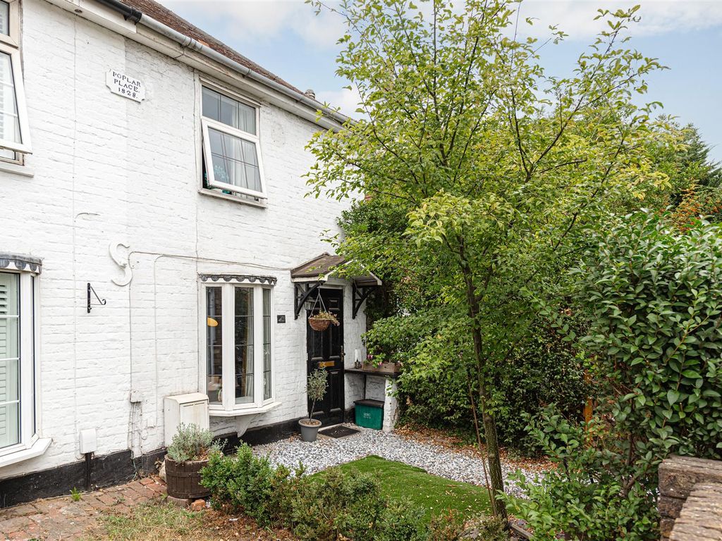2 bed semidetached house for sale in Cheam Common Road, Worcester Park