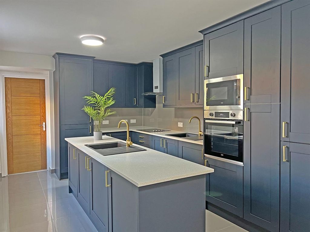 Room to rent in Rutland Road, Bedford MK40, £650 pcm Zoopla