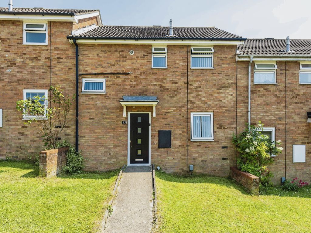 2 bed terraced house for sale in Morris Close, Luton, Bedfordshire LU3