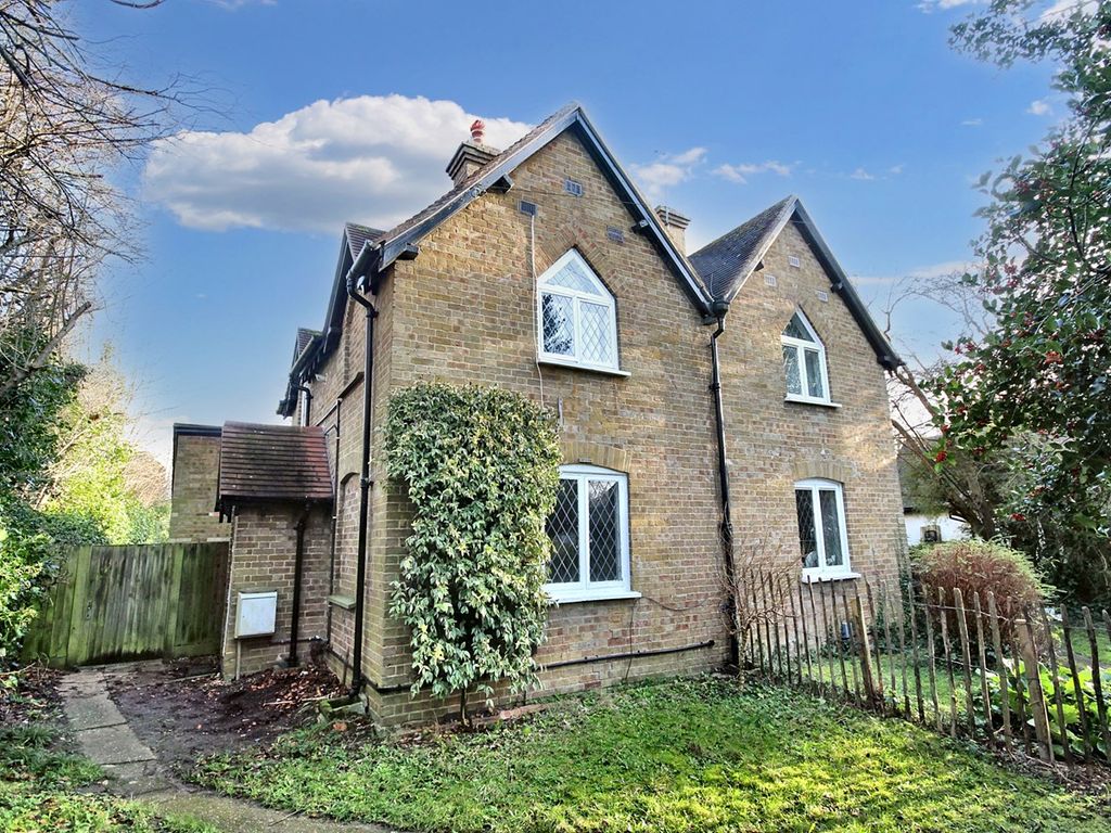 2 bed semidetached house for sale in Letchworth Lane, Letchworth