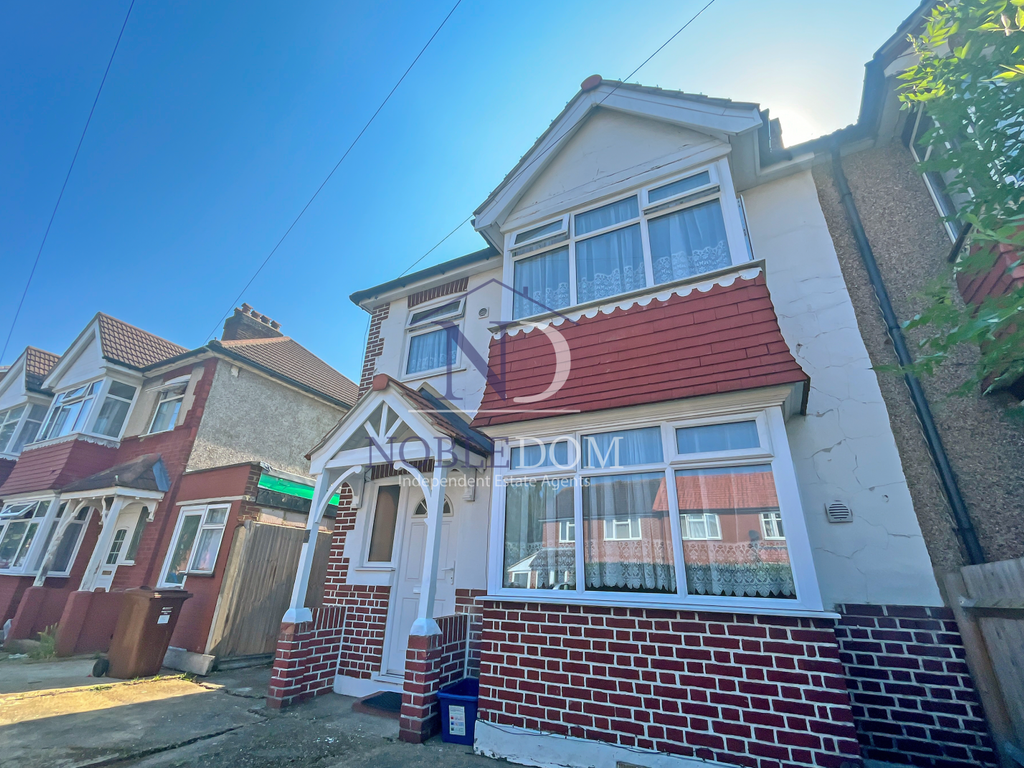 3 bed semidetached house for sale in Legrace Avenue, Hounslow TW4, £
