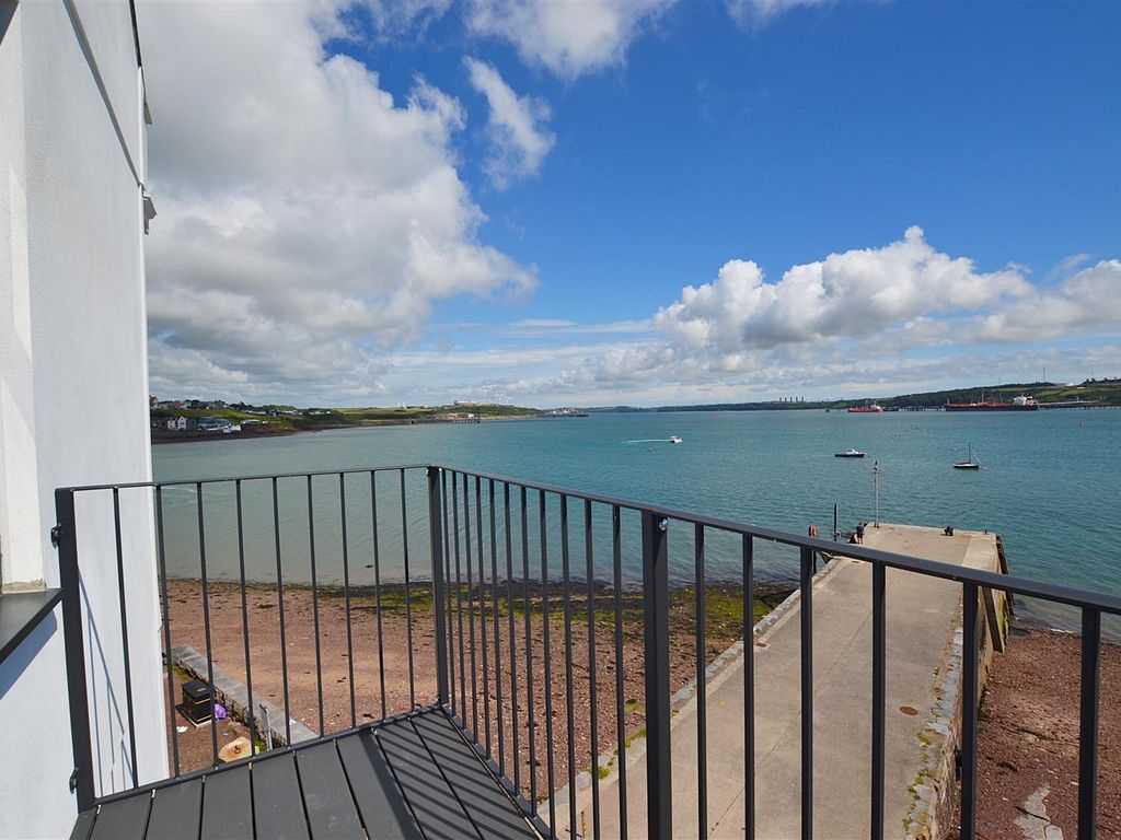 3 bed flat for sale in Hakin Point, Hakin, Milford Haven SA73, £400,000