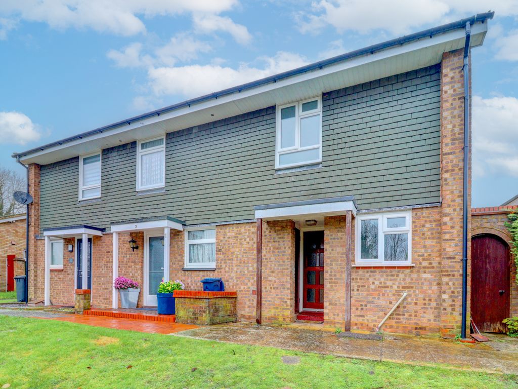 2 bed end terrace house for sale in Walkham Close, High HP13, £