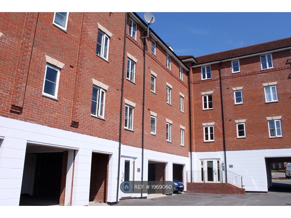 2 bed flat to rent in Bradford Drive, Colchester CO4, £950 pcm Zoopla