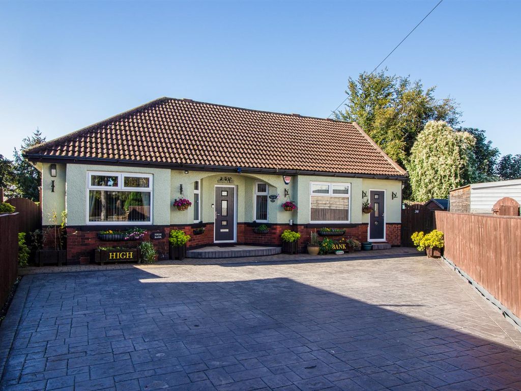 3 bed detached bungalow for sale in Heaton Avenue, Earlsheaton
