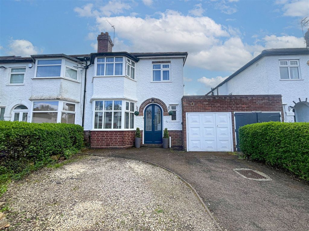 3 bed semidetached house for sale in Cropthorne Road, Shirley