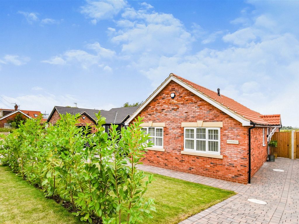 2 bed bungalow for sale in Ferry Road East, BarrowUponHumber DN19