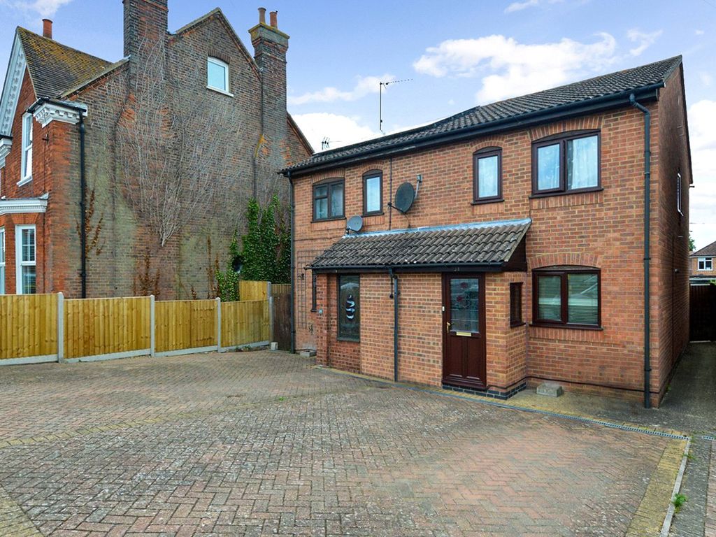 2 bed detached house for sale in Lovers Walk, Dunstable, Bedfordshire LU5 Zoopla