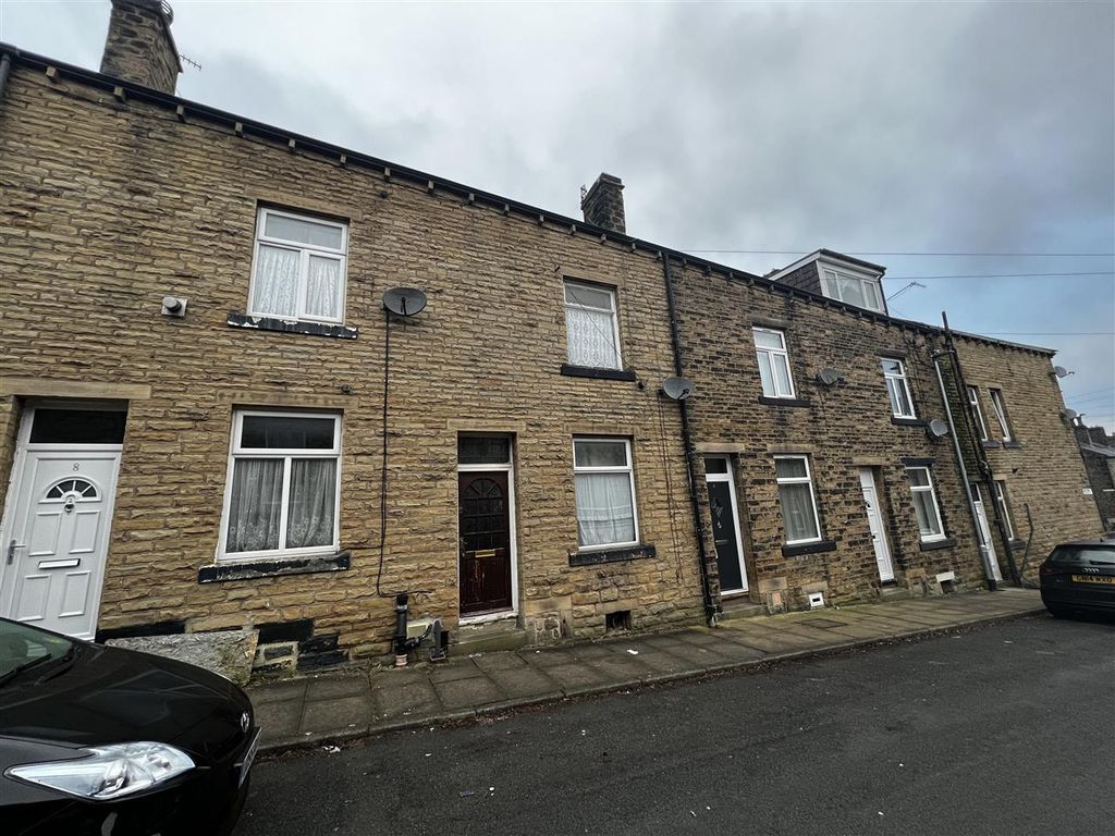 3 bed terraced house to rent in Hird Street, Keighley BD21, £650 pcm