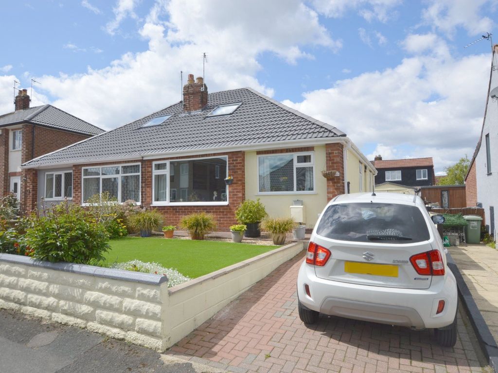 1 bed bungalow for sale in Whitecliffe Rise, Swillington, Leeds, West