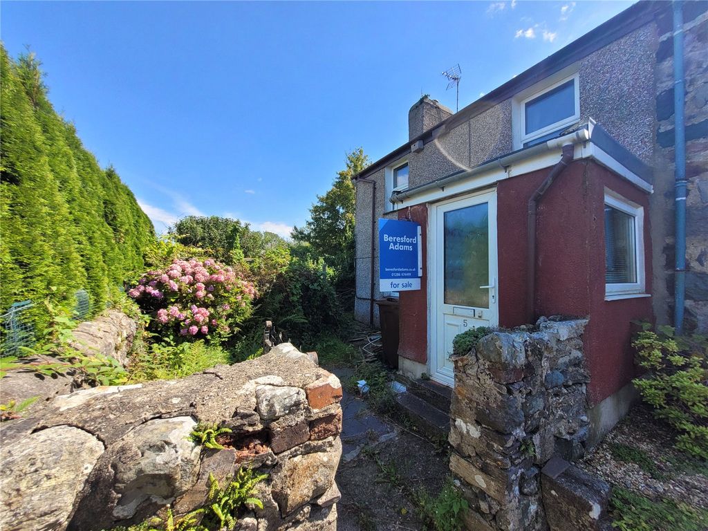 3 bed end terrace house for sale in Bryn Sisillt, Llanllyfni
