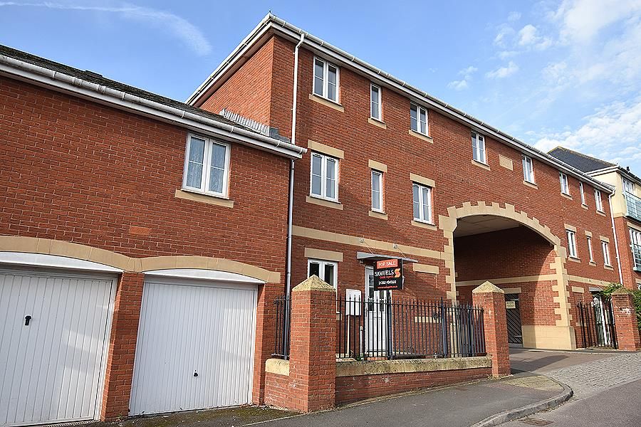 3 bed property to rent in Russell Walk, Exeter EX2 Zoopla
