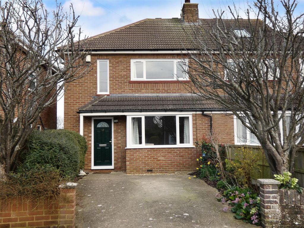 3 bed semidetached house for sale in Jubilee Avenue, Rustington